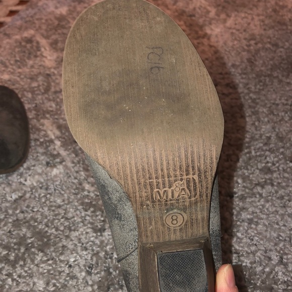 MIA ankle boot. Size 8 - Picture 3 of 4